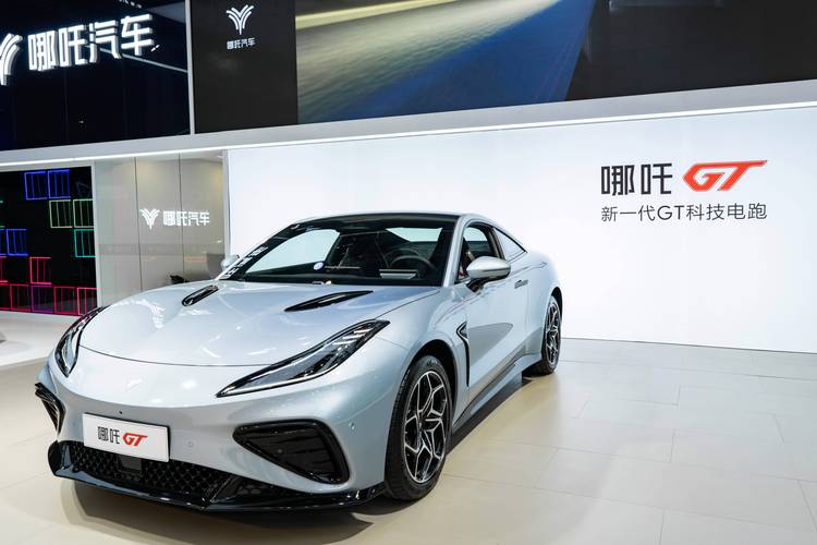 东莞113哪吒汽车在智能汽车领域的表现，领途汽车在新能源汽车市场中的影响力